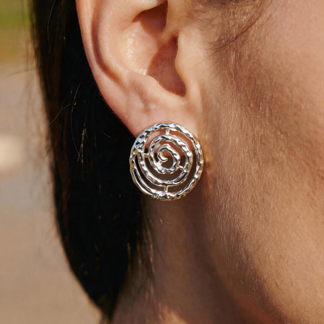 Eternal Spiral Sliver Round Earring